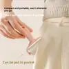 1 pieza Mini Rodillo Quita Pelusas de Viaje Compacto y Portátil Herramienta Desprendible para Eliminar Pelusas de la Ropa Adecuado para Viajes, para Pelo de Mascota y Ropa