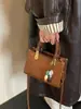 Bolso de mano pequeño versátil para mujer para pedidos extranjeros, nuevo bolso de hombro de moda popular 2026, bolso cruzado cuadrado pequeño elegante