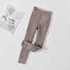 Leggings de invierno para niños de alta elasticidad, nuevo para otoño, con rayas verticales, protección catiónica en la cintura, ropa exterior elegante, con pies, venta al por mayor de fábrica