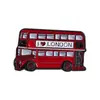Broche Criativo com Padrão de Ônibus Vermelho de Dois Andares de Londres Desenho Animado Emblema de Carro Texto em Inglês Acessório Estilo Cidade