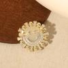 Broche de perlas de girasol para mujer, exquisito ramillete, diseño de alta gama, broche con cuello, accesorios antiluz.