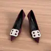Tacones Altos de Punta Fina Estilo Nuevo 2026 para Mujer con Hebilla Cuadrada Tachonada de Diamantes, Zapatos de Suede Delgado de Tacón Fino Adelgazantes para Viajes de Negocios para Mujer
