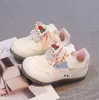 Sapatos Infantis Agan para Meninas 2026 Fofos Estampa de Bolinhas Desenhos Animados Acessórios Velcro Solado Macio Antiderrapante Respirável Menina de Bebê Versátil