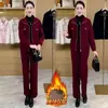 Conjunto Elegante Novo para Outono e Inverno para Mães, Tamanho Plus, Composto de Veludo Cotelê, Forrado com Fleece, Espessado, Quente, Conjunto Casual de Duas Peças