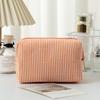 Bolsa de Cosméticos de Seersucker de Venta Caliente Transfronteriza de Mano de Gran Capacidad Bolsa de Lavado Bordada a Rayas Bolsa de Almacenamiento de Cosméticos para Viaje