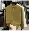 Camiseta masculina de outono e inverno de manga longa com gola alta pequena, gola alta com botões de pressão, estilo casual, cor sólida e camada interna quente