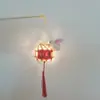 Linterna luminosa de personaje feliz estilo antiguo tejida a mano de bambú linterna de flores de mano linterna pequeña paquete de material DIY colgante venta al por mayor