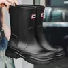 Botas de chuva fashion quentes de cano médio para adultos, novas botas de borracha impermeáveis antiderrapantes com cordão, botas curtas resistentes ao desgaste, sapatos d'água espessados