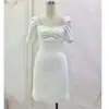 Vestido Petite de Hombros Descubiertos Clavícula Primavera y Verano 2021 Estilo Hepburn Para Chicas Atrevidas con Tirantes Puro Deseo