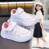 Zapatos para Niñas 2026 Otoño Nuevos Tenis de Cuero para Niñas con Velcro Calzado Casual Suela Suave Zapatos Blancos de Tabla
