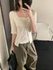 Conjunto de punto trenzado de alta calidad en capas, con un top de Lyocell ajustado sin espalda y un cárdigan sin mangas de dos piezas.