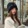Gorro de Punto de Letras de Moda para Mujer, Versátil, Adelgazante del Rostro, Cálido, Protector de Orejas, Holgado para Otoño e Invierno