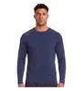 Camiseta masculina respirável de manga longa com gola redonda, apresentando um padrão xadrez, furos de ventilação, marcações refletivas nos ombros, adequada para corrida noturna, fitness e uso diário