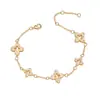 Nuevo collar hueco de trébol con forma de diamante vintage para mujer, pulsera de lujo ligero de alta gama, conjunto elegante y versátil