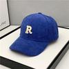 Gorra de pana con letra R para pareja, gorra de béisbol para hombre y mujer, gorra coreana de moda para cabeza grande, todo para combinar, otoño e invierno, venta al por mayor
