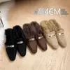 Primeiro Encontro Temporada Plush Retrô Touca Quente Pantufas de Pelo Feminino 2026 Novo Estilo Celebridade da Internet Sapatos Slip-on Loafers Sapatos de Algodão