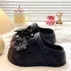 Estilo Doce JaponêsNovas Sandálias de Verão com Flor de Pérola de Sola Grossa para Aumentar a Altura para Mulheres, Chinelos Versáteis para Uso Externo com Biqueira Fechada