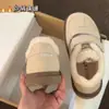 Zapatos de Algodón con Forro de Polar y Velcro para Mujer Otoño e Invierno 2025 Nuevos Zapatos de Suela Gruesa Zapatos de Algodón Blancos Pequeños con Piel Engrosada Birkenstock