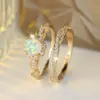 Bestseller internacional: Conjunto de anéis dourados de opala feminina, conjunto de anéis de duas peças com opala e padrão vintage com diamantes