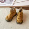 Botas de Neve Casuais Versáteis Estilo Coreano para Meninas com Bolinhas 2026 Inverno Novo Solado Macio Zíper Lateral Botas de Algodão para Crianças Tamanhos Médios e Grandes Tendência