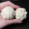Fruta de Marfil Balonmano Pelota de Salud Cabeza de León Nogal Bola Giratoria de Mano Juguete de Mano para Practicar Pieza Sólida de Talla de Gama Alta