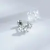 Brincos de Barra de Liga de Titânio com Design Estrela Explosiva Cravejados com Diamantes Dopamina Estilo Coreano Diamante Quebrado Meteoro Que Podem Ser Usados ao Dormir Sem Remover, Adequados para Piercing na Orelha