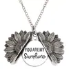 Collar Colgante Abierto de Girasol con Texto Grabado, Fundición a Presión de Aleación de Zinc, Galvanoplastia, Grabado Láser, Venta al por Mayor Personalizada de Fábrica Original