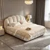 Cama puff moderna minimalista estilo crema tapizada suave para dormitorio principal, doble de 1.8 m, tipo francés, lujo ligero, para espacios pequeños, con tapicería de tela