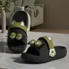 Pantuflas lindas de EVA con una sensación de amortiguación suave para mujer, nuevo modelo de verano para uso en casa, baño interior, antideslizantes y silenciosas