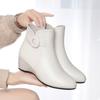 Botas color blanco crema para mujer otoño e invierno 2023, nuevos zapatos de cuero, botas de mujer con forro polar, zapatos de mamá de mediana edad, zapatos acolchados de algodón, botines de cuña