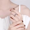 Venta en vivo de una generación de anillos de diseño de moda con brazo de cuatro garras, anillo de diamante para mujer, mayorista directo