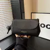 Bolso de mujer único y versátil, nuevo modelo otoño 2026, bolso pequeño cruzado de alta gama, simple y versátil, bolso de hombro moderno, a la moda