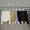 Top de punto de lana MMC de un hombro con una elegante hebilla diagonal, entallado a la cintura, adelgazante, de manga larga, top de otoño 2026 63M65260