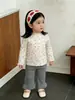 Conjunto de Bebé Estilo Coreano para Principios de Primavera 2026 Moda Primaveral para Niñas Camisa Básica Floral Versátil Pantalones Acampanados de Moda para Bebé