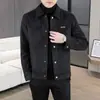 Chaqueta de hombre de alta gama para primavera y otoño 2026, nueva marca de moda con solapa y acabado de gamuza, adecuada para hombres jóvenes y de mediana edad