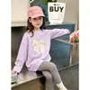 Camiseta básica para meninas para primavera e outono de 2026, camiseta infantil estilosa de manga longa, algodão puro, respirável, adequada para crianças mais velhas, top de outono
