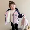 Chaqueta forrada de forro polar para niña, nuevo estilo otoño/invierno 2026, ropa de invierno para niños, chaqueta tipo béisbol acolchada y gruesa, abrigo de algodón de moda para bebé