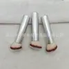 O Novo Pincel para Blush de Cerdas Macias Não Irrita o Rosto, É Fácil de Aplicar Maquiagem, É um Pincel Portátil para Contorno, Pincel Iluminador, Alto Brilho, Alta Aparência Versão Portátil