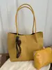 Bolso Tote de Ante de Alta Gama para Viajes, Diseño de Nicho, Versátil, Bolso para Suegra, Moda Femenina, Bolso de Hombro Retro