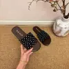 Diseño simple de una sola tira con estampado de lunares, moderno y a la moda, perfecto para usar en exteriores. Nueva colección verano 2026, nicho y elegante para mujer