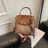 Bolsa de Ombro Portátil Marrom Retrô de Nicho Feminina 2025 Nova Versátil Fashionável Estilo Ocidental para o Dia a Dia Tendência Bolsa Transversal