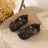 Sapatos pequenos de couro para meninas para primavera e outono, sapatos da moda com sola macia para bebês e pré-escolares, sapatos de mola estilo princesa para crianças pequenas