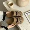 Versátil e EstilosoChinelos Fechados com Estrelas Brilhantes de EVA para Uso Externo Feminino, Sapatos Mary Jane de Celebridade da Internet para Praia de Verão