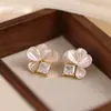 Pendientes para Mujer de Estilo Nuevo de Alta Gama Franceses Lujo Accesible Pendientes Pequeños Fragantes de Alto Color Accesorios de Pétalos Retro Brillantes Pendientes