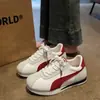 Sapatos femininos brancos macios populares estilo britânico, novidade outono 2026 versátil leve esportivo casual tênis de treino alemão