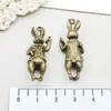 Mezcla 45 colgantes de llave de reloj de tetera de conejo retro de Alicia en el País de las Maravillas accesorios para joyería DIY