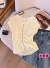 Camiseta feminina de malha de seda gelada Hollow Pit, estilo francês, elegante, decote em V, manga curta, fivela, cardigan