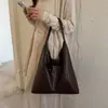Bolso de axila grande de alta gama y moderno para mujer, nuevo bolso de hombro de moda 2026 con patrón tejido para el trabajo y para ir al trabajo