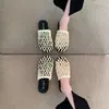 Sandalias de Verano Tejidas Huecas de Temperamento para Mujer Calzado Exterior 2026 Nuevo Super Calientes de Moda Zapatos de Red Estilo Mori Medias Zapatillas