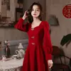 Vestido de Noite Vermelho para Mulheres 2026 Novo Estilo Luxo Leve Nicho High-End Vestido de Anfitriã de Banquete com um Toque de Sofisticação Vestido para Brinde da Noiva